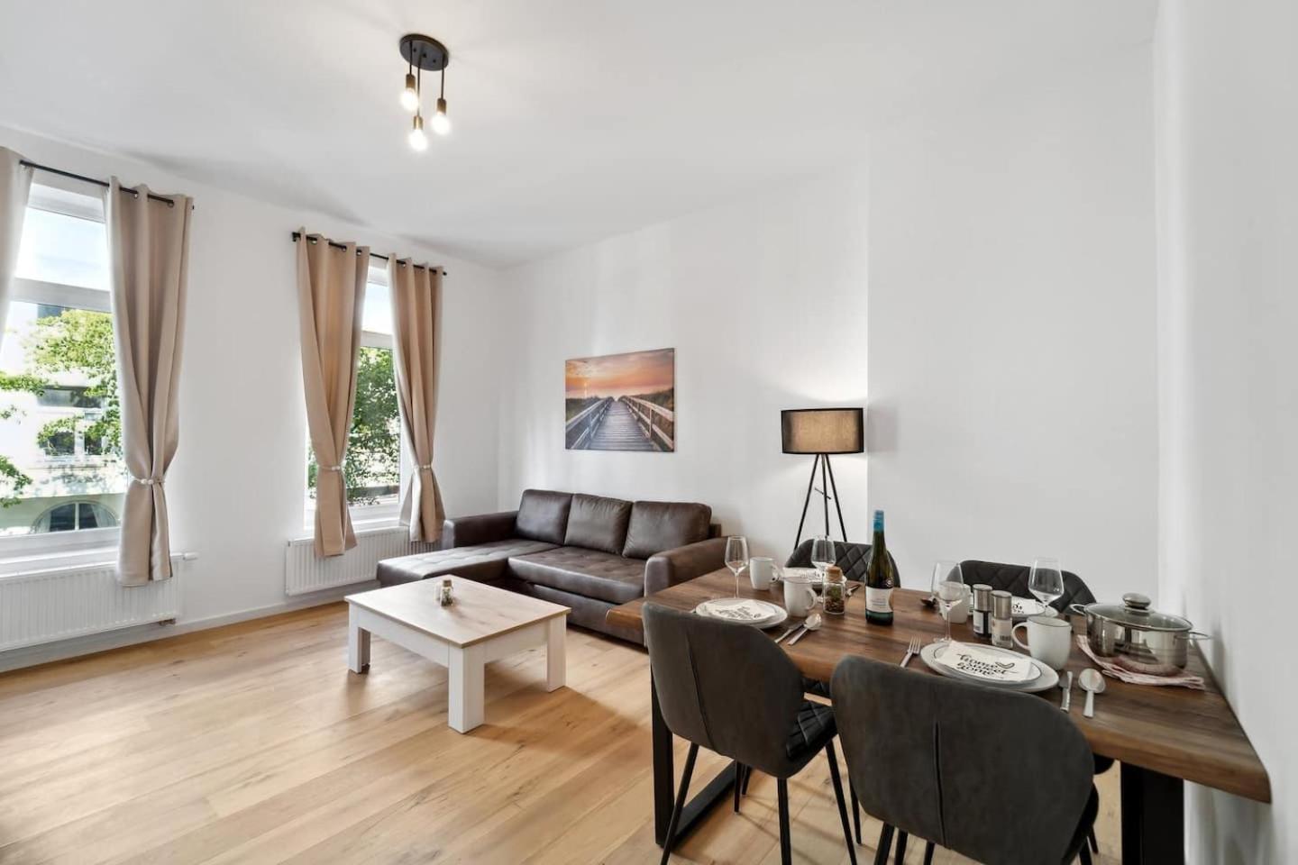 Infinity Stay Ferienapartments Rheinstrasse ヴィルヘルムスハーフェン エクステリア 写真
