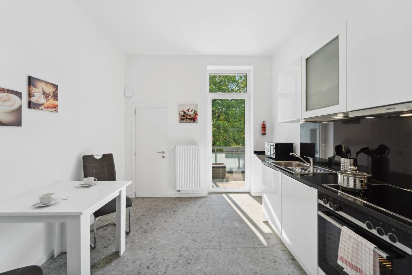 Infinity Stay Ferienapartments Rheinstrasse ヴィルヘルムスハーフェン エクステリア 写真