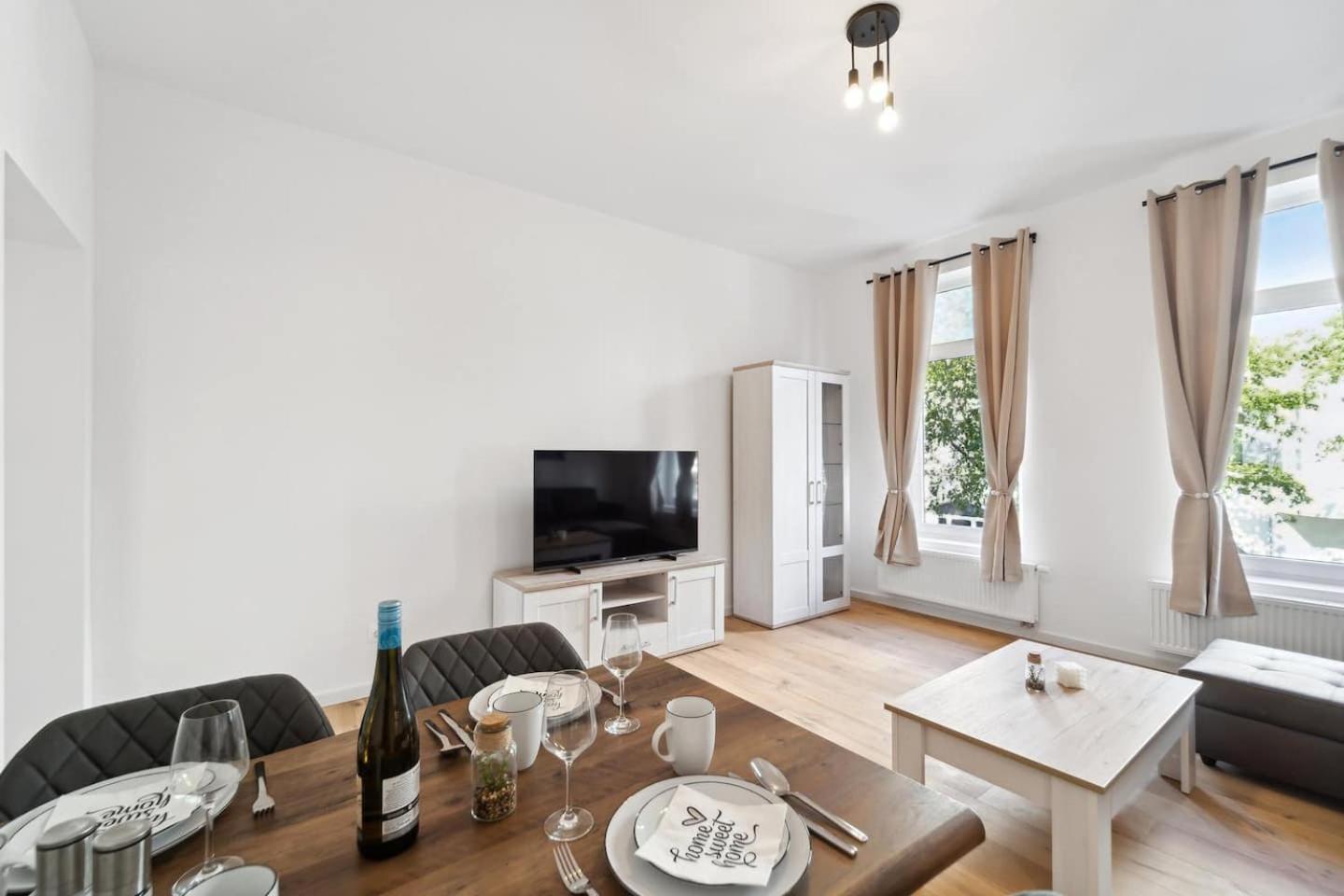 Infinity Stay Ferienapartments Rheinstrasse ヴィルヘルムスハーフェン エクステリア 写真