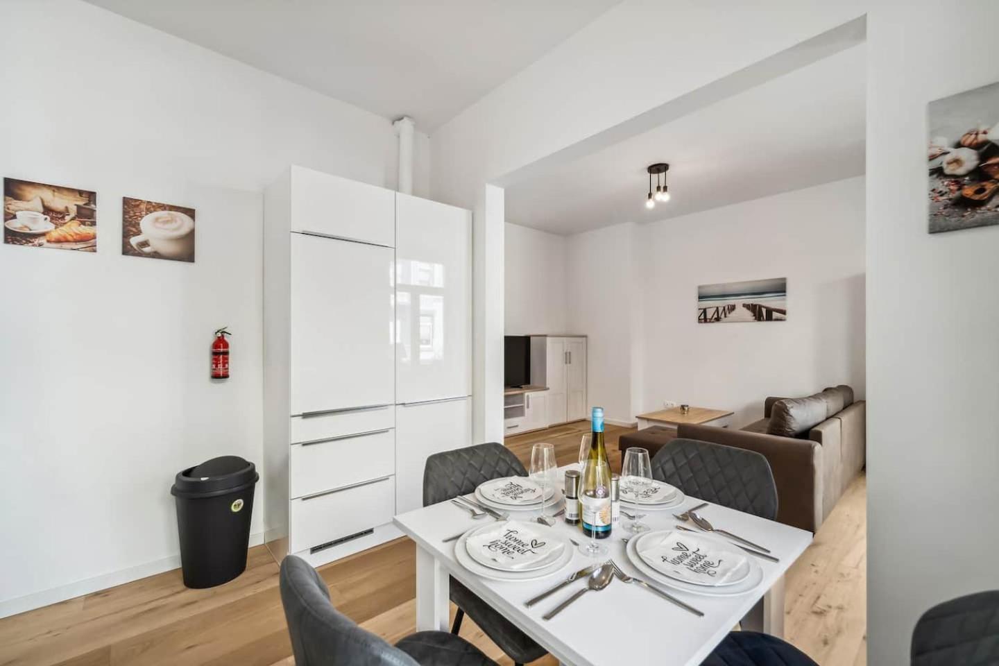 Infinity Stay Ferienapartments Rheinstrasse ヴィルヘルムスハーフェン エクステリア 写真