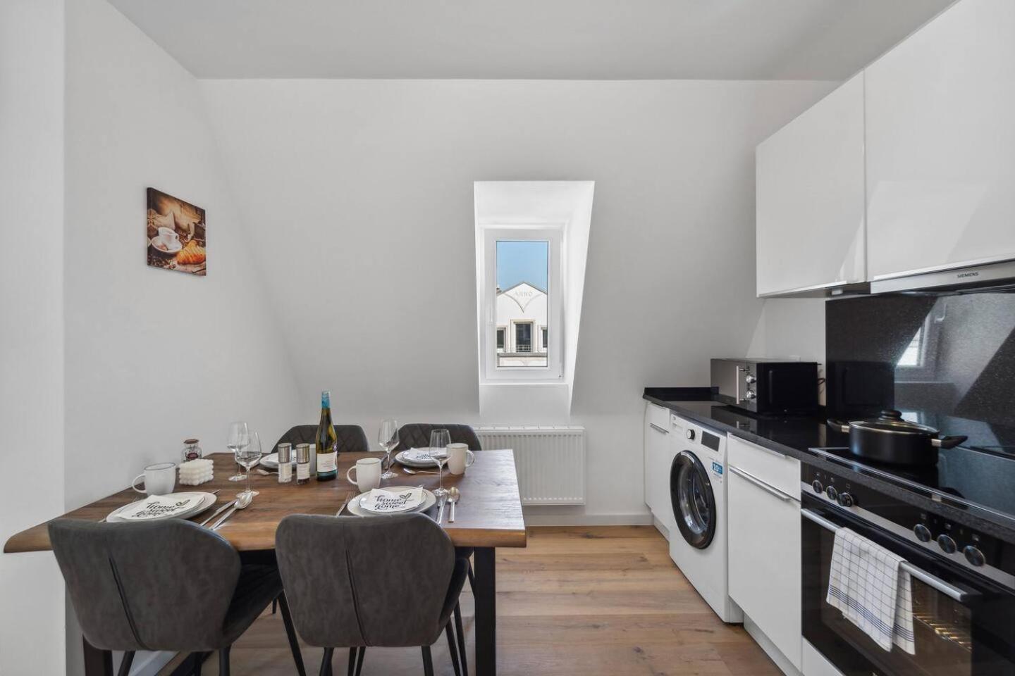 Infinity Stay Ferienapartments Rheinstrasse ヴィルヘルムスハーフェン エクステリア 写真